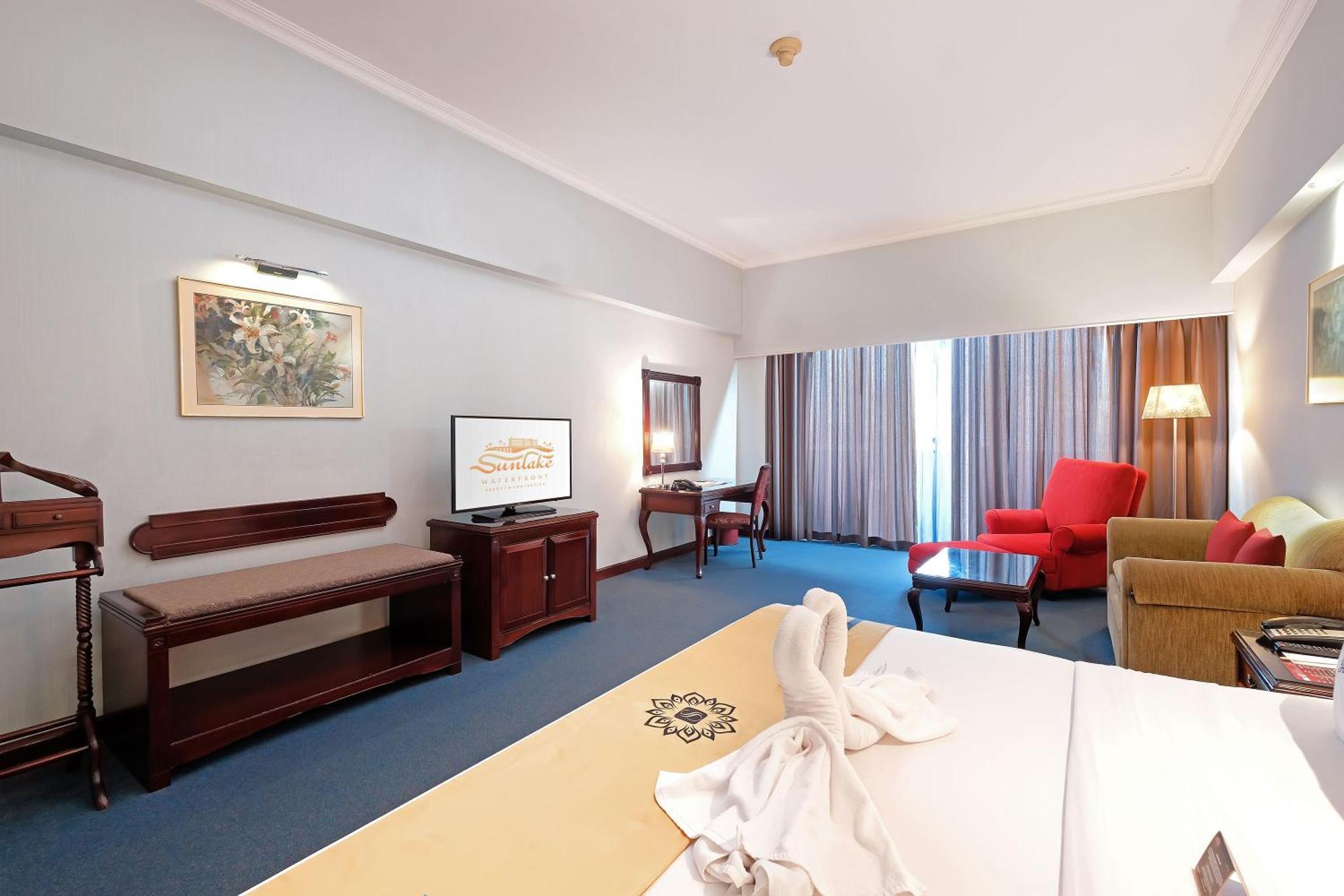 Sunlake Waterfront Resort & Convention Jakarta Exterior photo