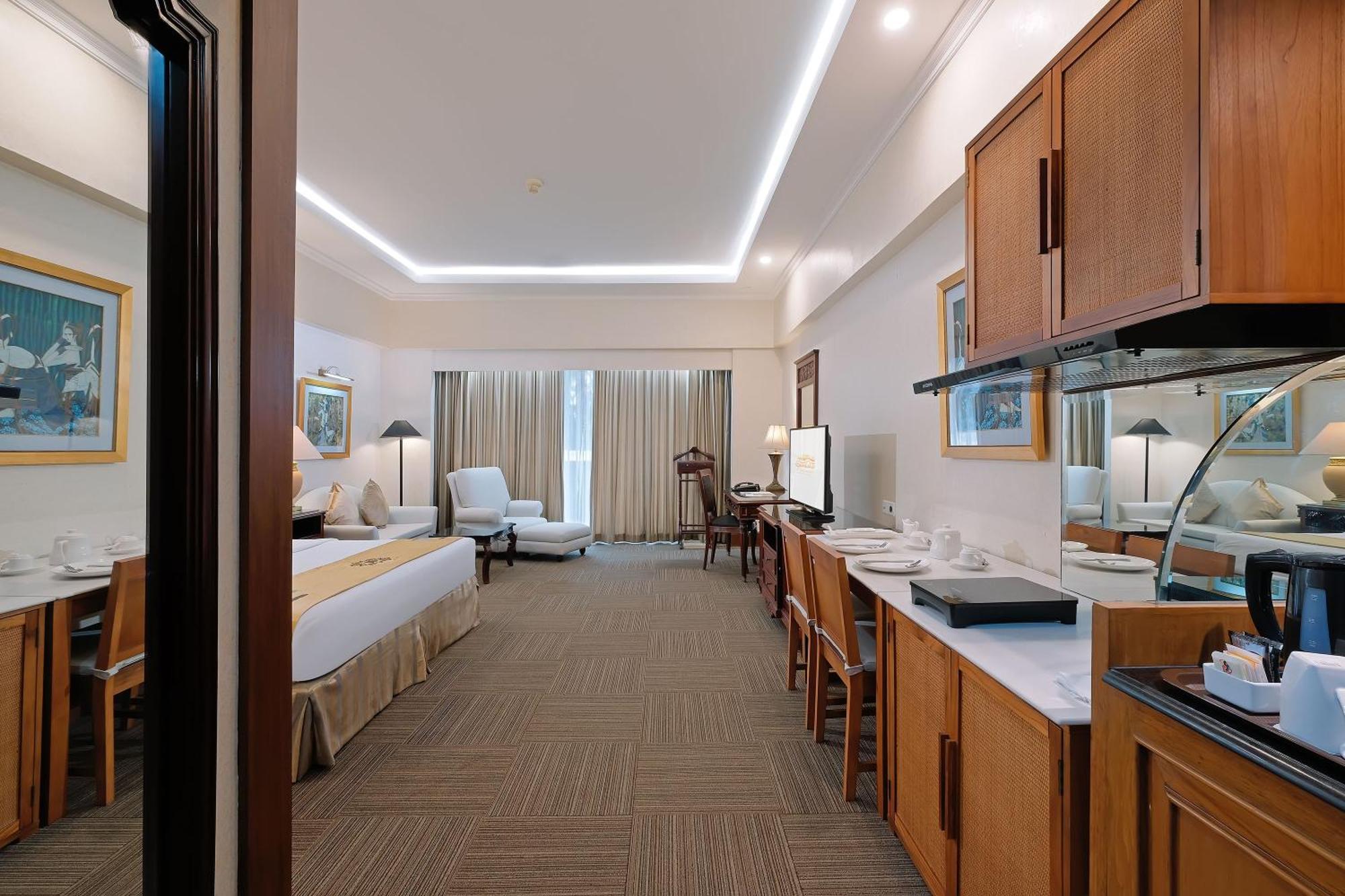 Sunlake Waterfront Resort & Convention Jakarta Exterior photo