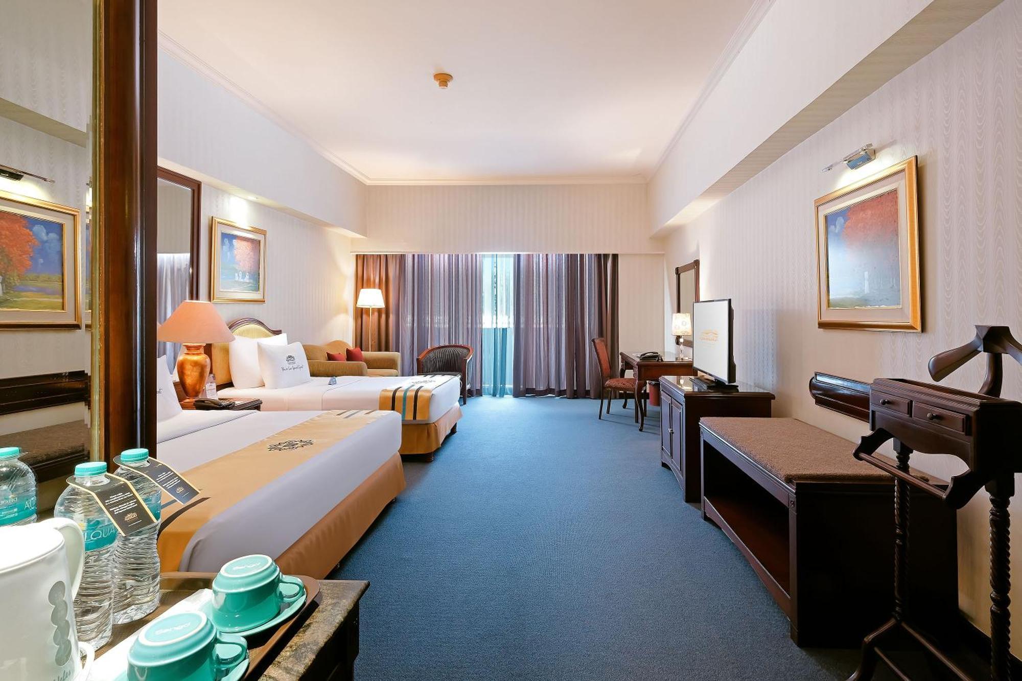 Sunlake Waterfront Resort & Convention Jakarta Exterior photo