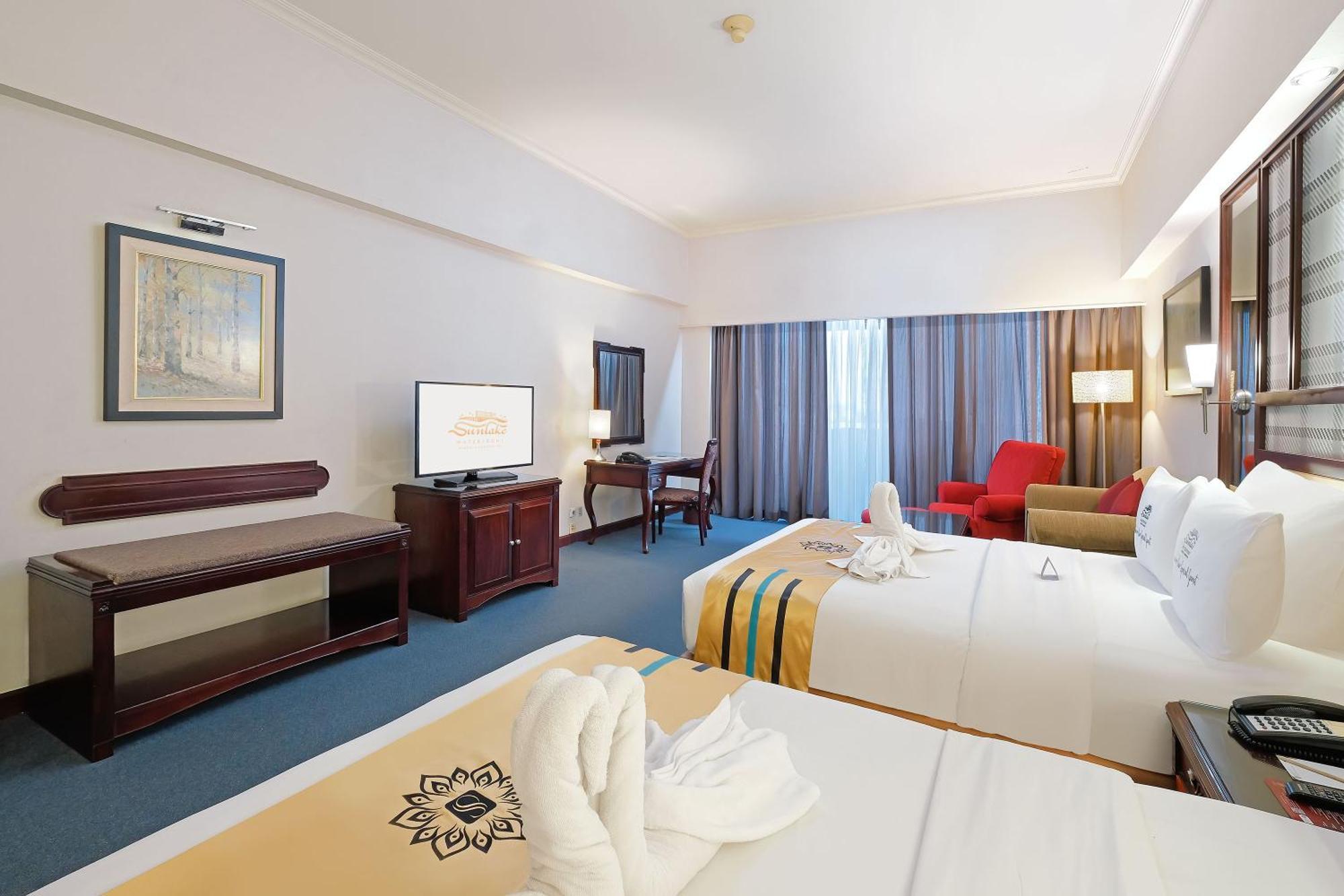 Sunlake Waterfront Resort & Convention Jakarta Exterior photo