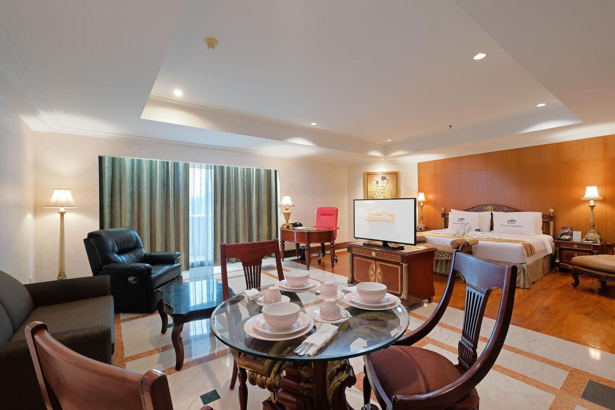 Sunlake Waterfront Resort & Convention Jakarta Exterior photo