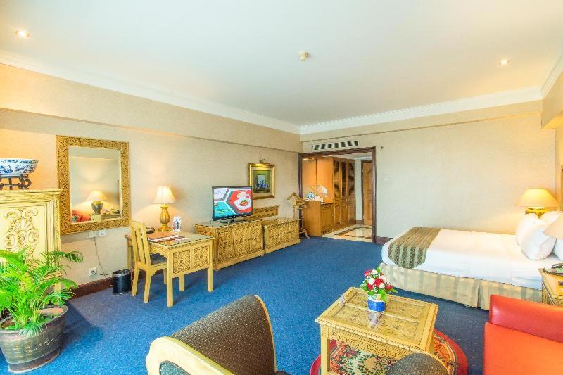 Sunlake Waterfront Resort & Convention Jakarta Room photo